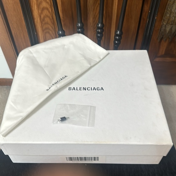 Boots - Picture 6 of 6